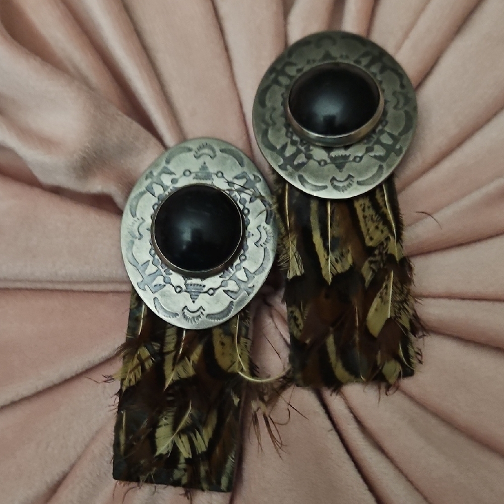 Vintage 90s earrings No Posts